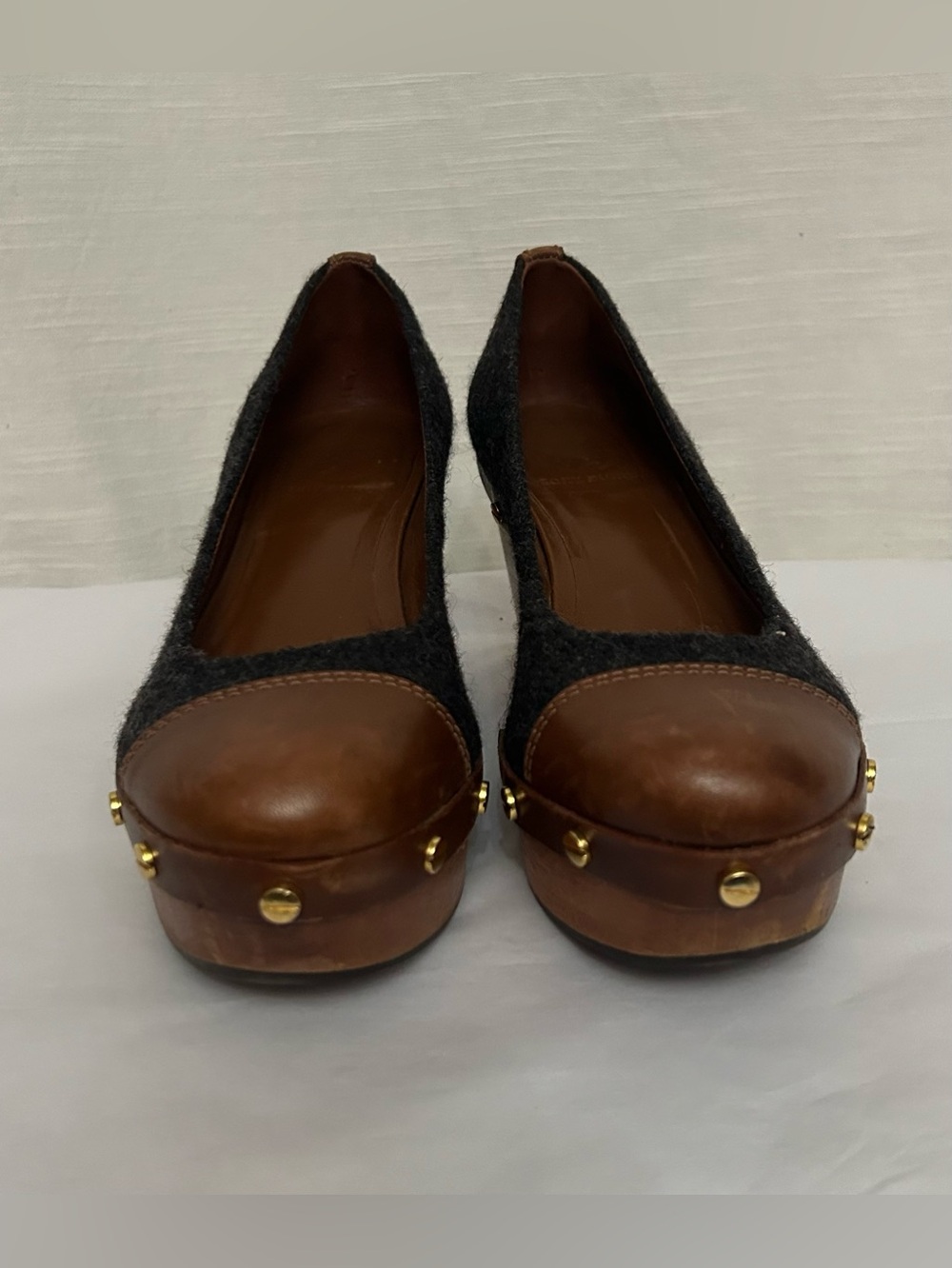 Tory Burch Gray Fabric and Brown Leather Studded Wedge Pumps - Picture 5 of 16